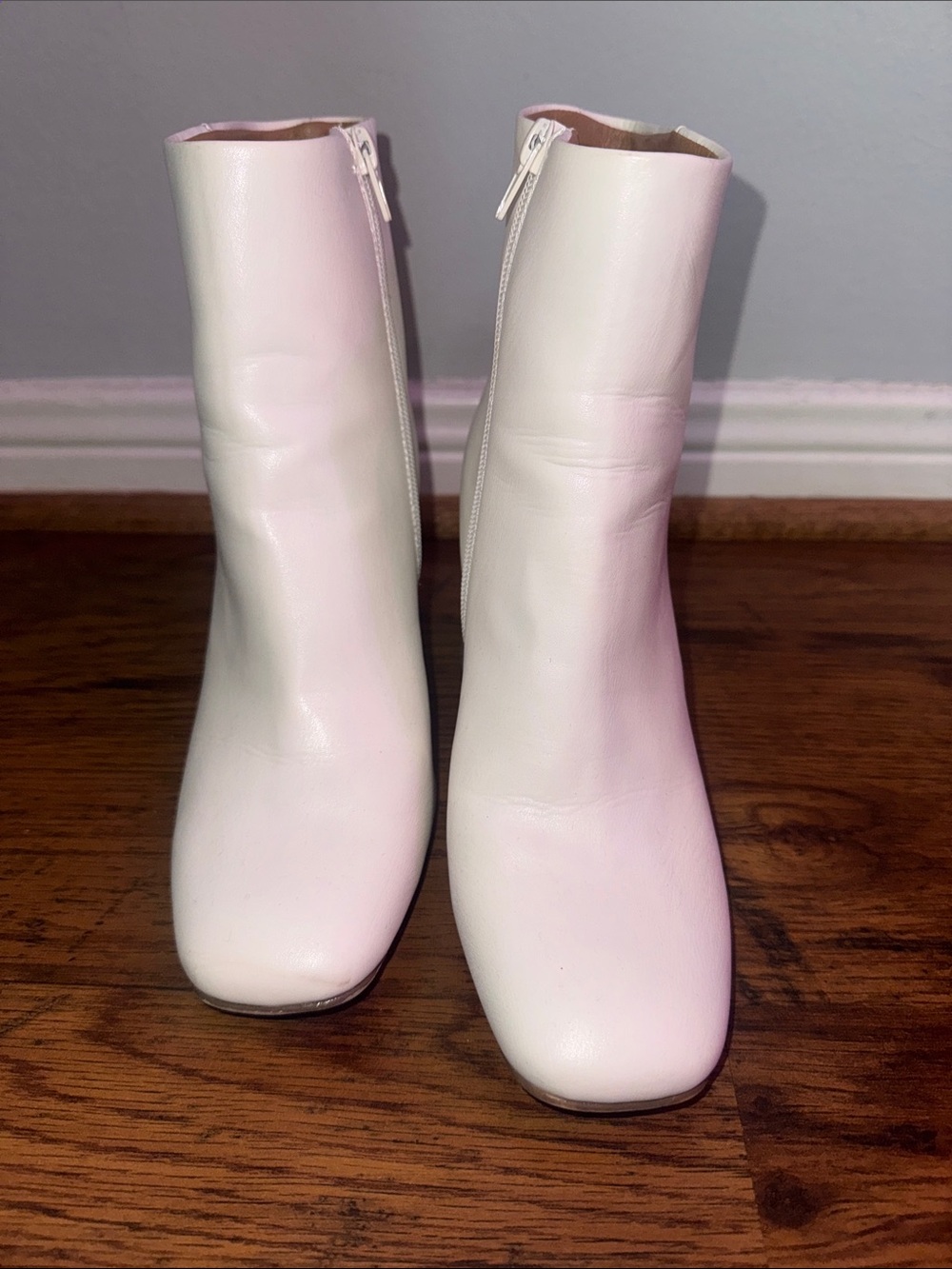 Madden Girl White Ankle Boots - Sleek Zip-Up Design C2.2